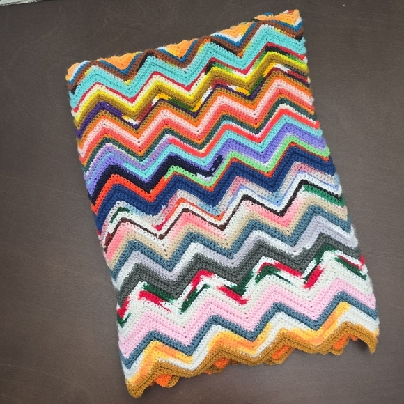 CROCHET Colorful Chevron Blanket Handmade - Picture 1 of 4